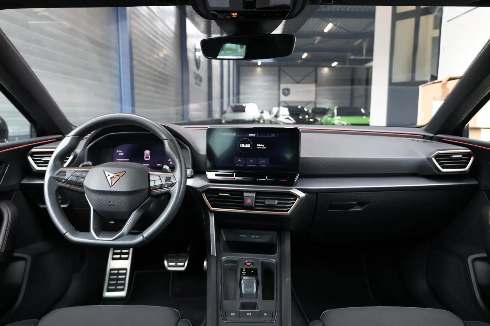 CUPRA Leon SP 2.0 TSI VZ 4Drive 310+PK VIRTUAL/SFEER/PANO/LEE Grijs - 2