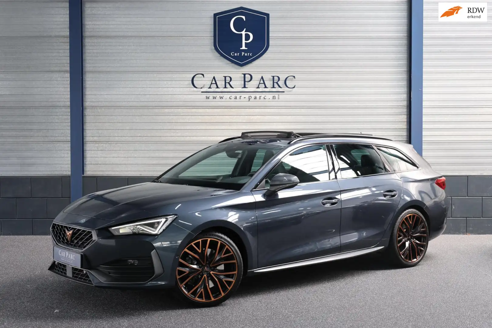 CUPRA Leon SP 2.0 TSI VZ 4Drive 310+PK VIRTUAL/SFEER/PANO/LEE Grijs - 1