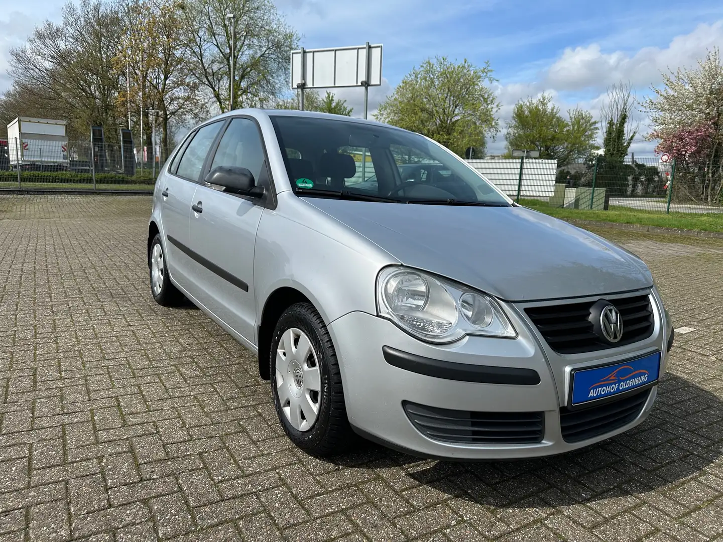 Volkswagen Polo Trendline . 5 Türen , Klima . TÜV Neu ..... Gris - 1
