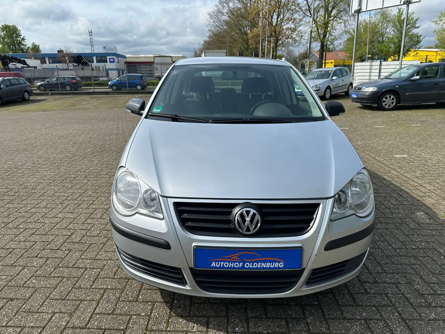 Volkswagen Polo Trendline . 5 Türen , Klima . TÜV Neu ..... Grau - 2