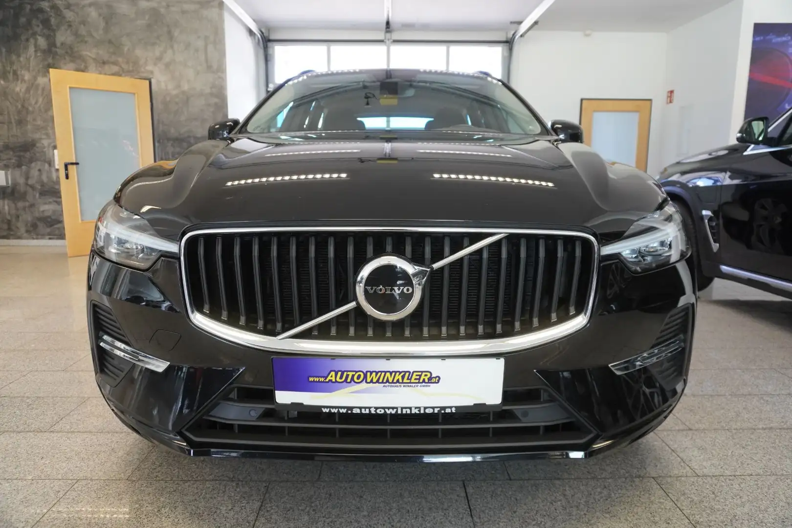 Volvo XC60 Momentum Pro Aut. LED/Virtual/Nav. Schwarz - 2