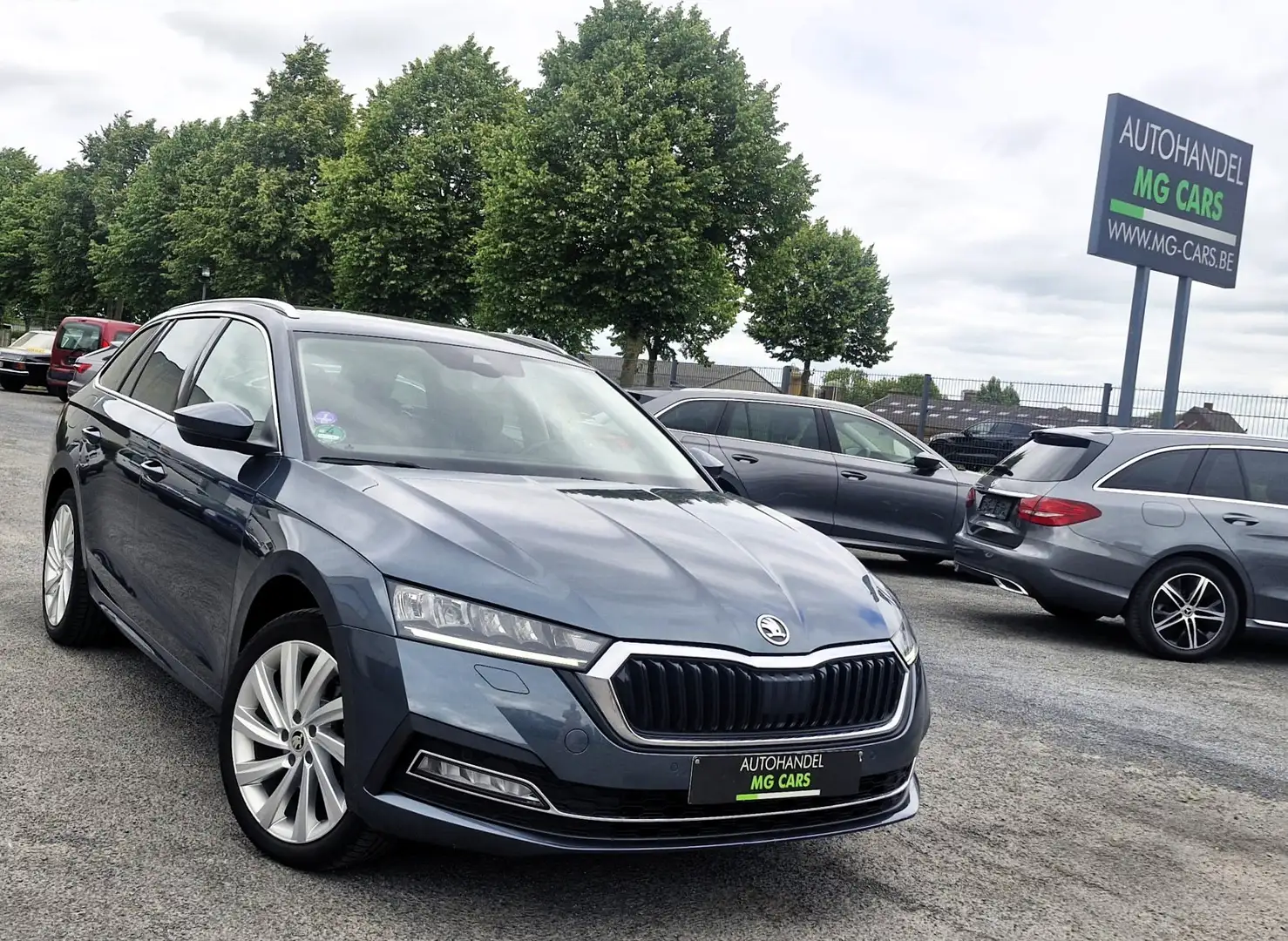 Skoda Octavia Combi 1.4 TSI iV HYBRIDE DSG ADAPTIVE LED LIGHTS Grijs - 2