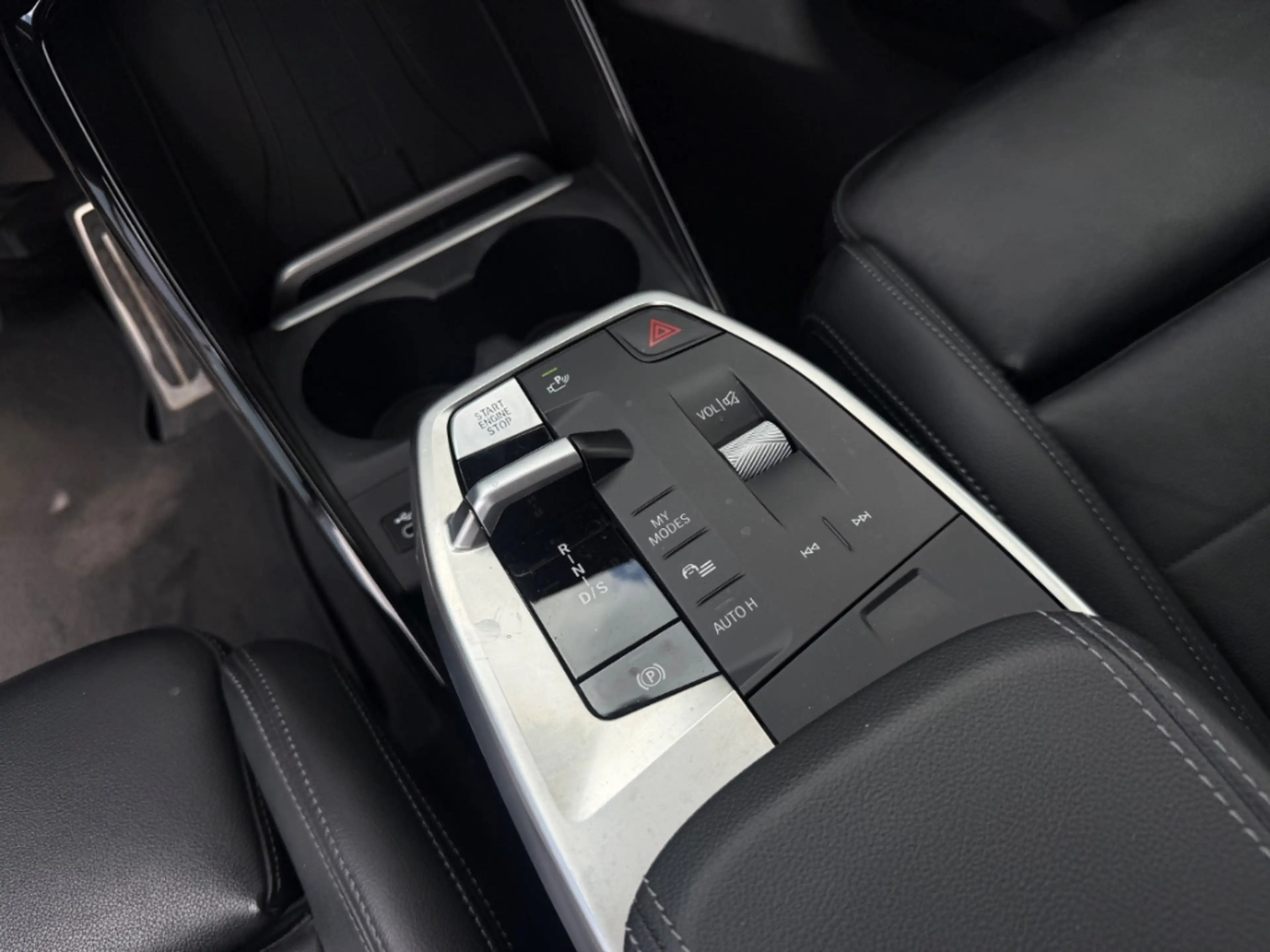 BMW 223 Active Tourer iA M Sportpaket AHK-klappbar Navi Le — photo 9