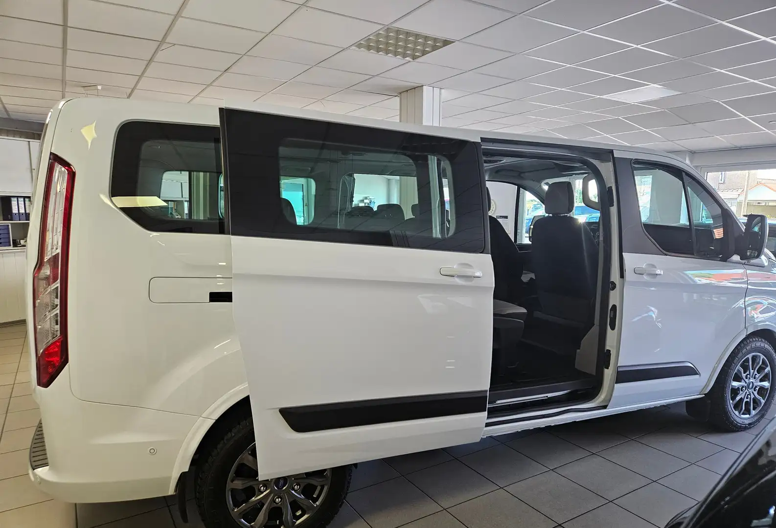 Ford Tourneo Custom 320 L2 Tourneo Trend Weiß - 2