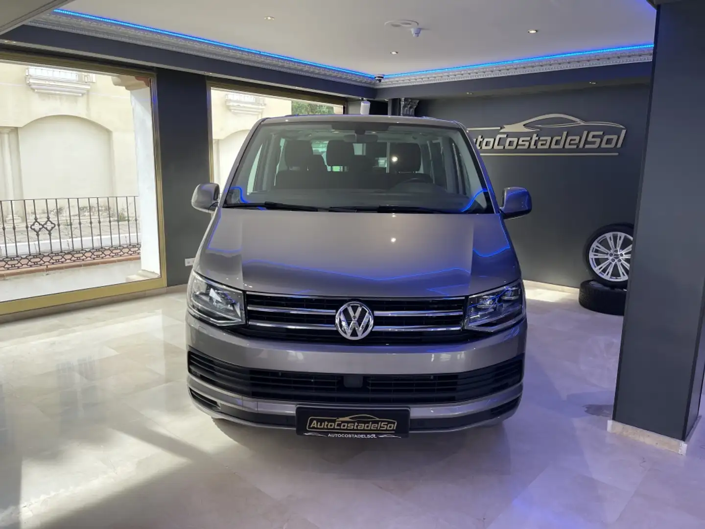 Volkswagen T5 Caravelle 2.0 TDi Brun - 1