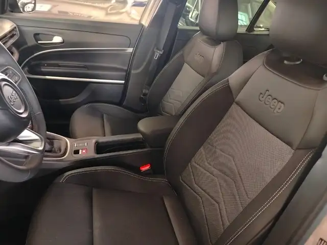 Jeep Avenger view 15