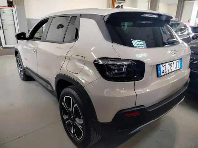 Jeep Avenger view 9
