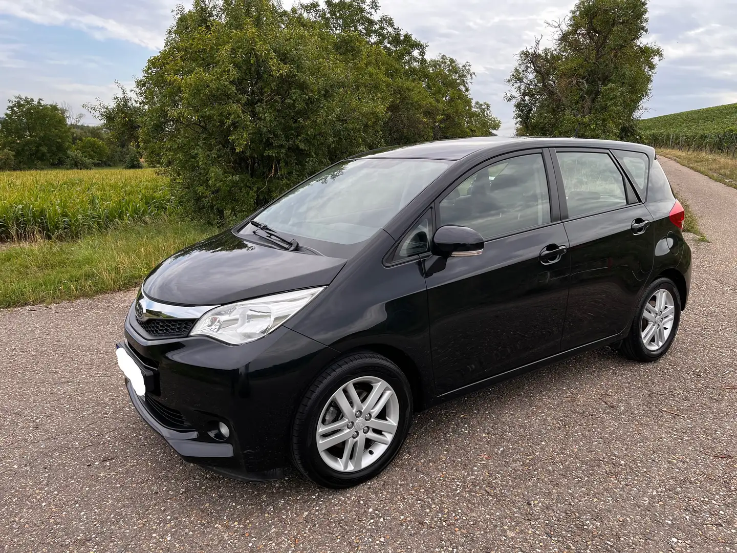 Subaru Trezia Trezia 1.3i Comfort Чорний - 2
