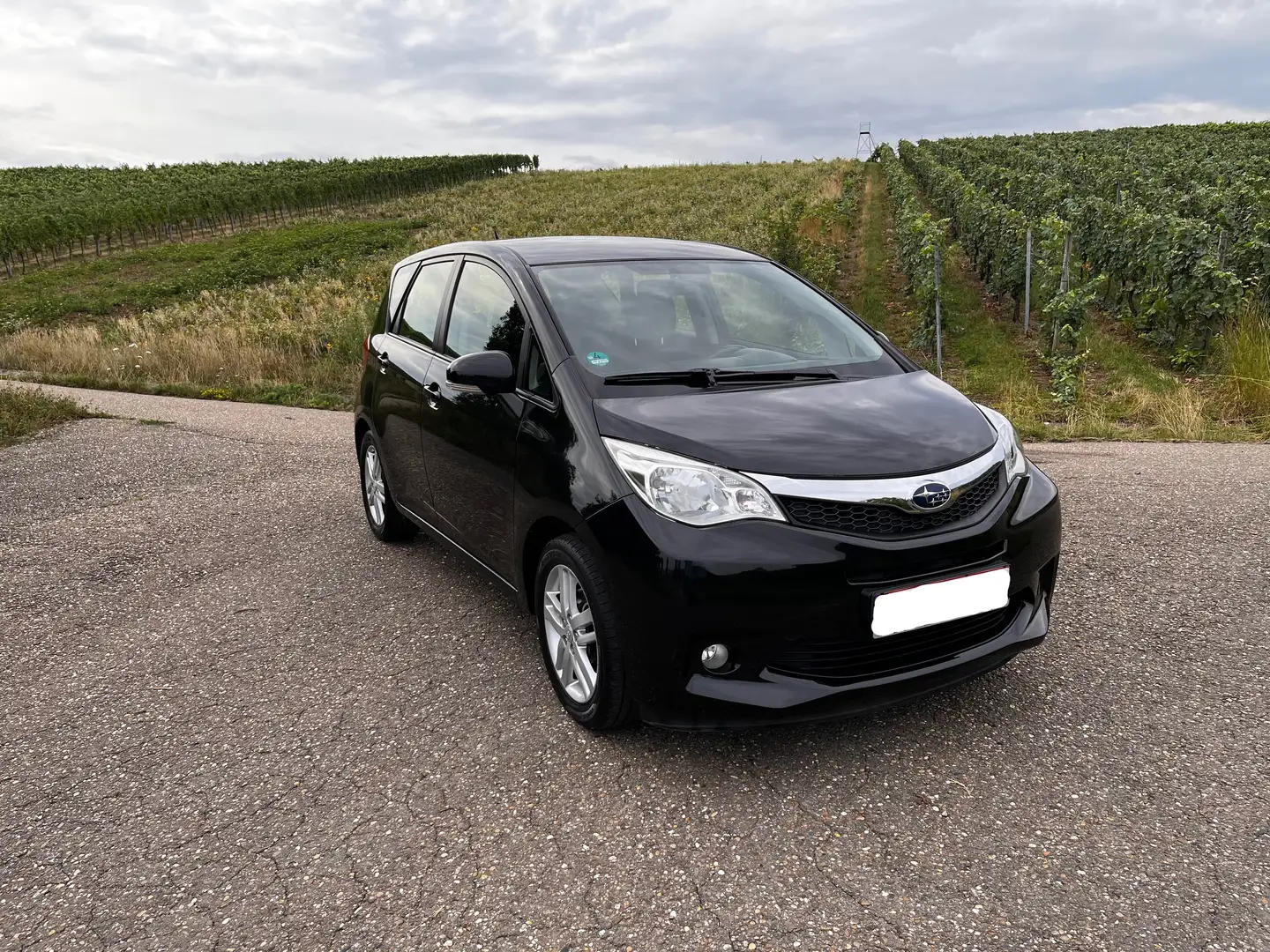Subaru Trezia Trezia 1.3i Comfort Чорний - 1