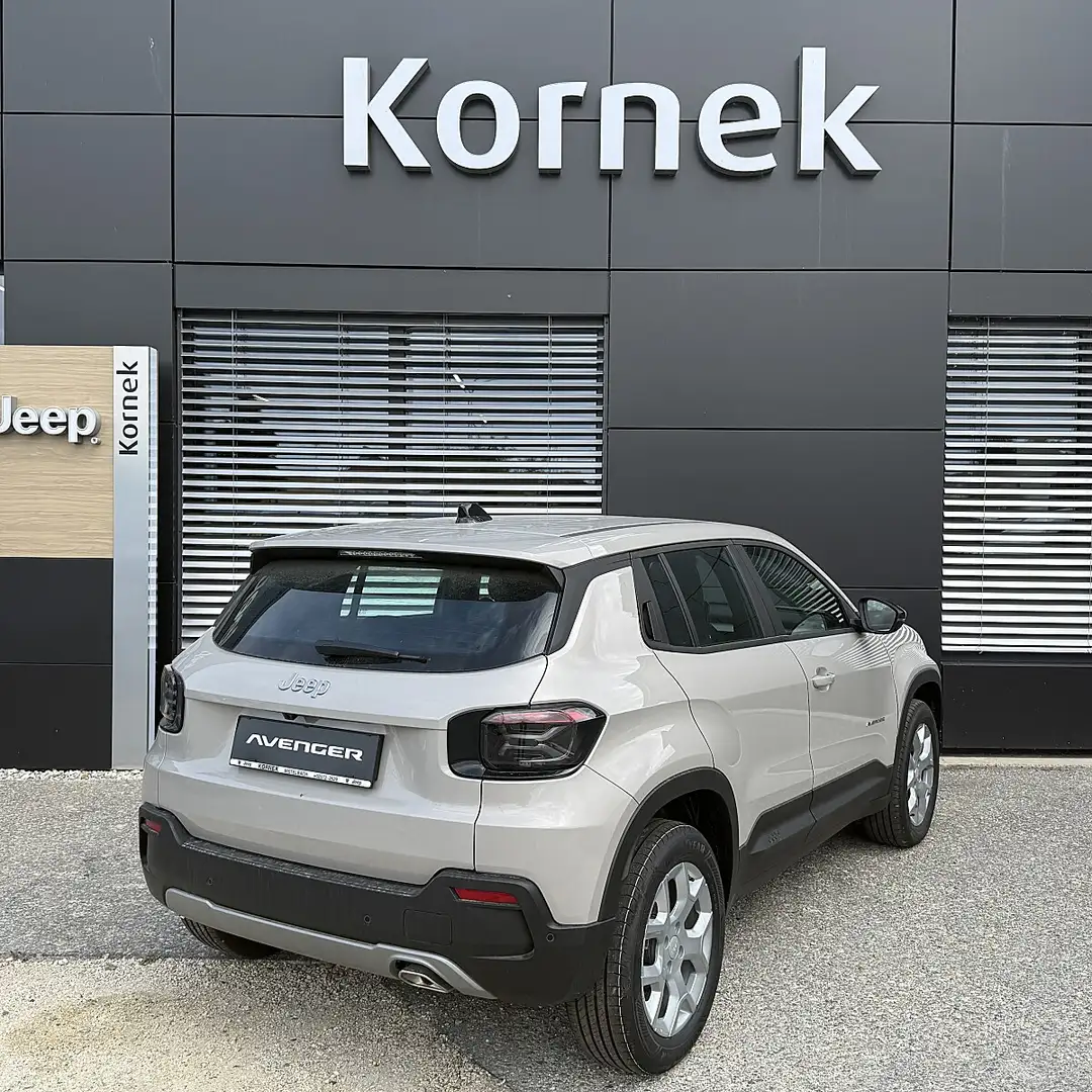 Jeep Avenger 1.2 e-Hybrid Altitude e-DCT6 Infotainment und K... Grau - 2