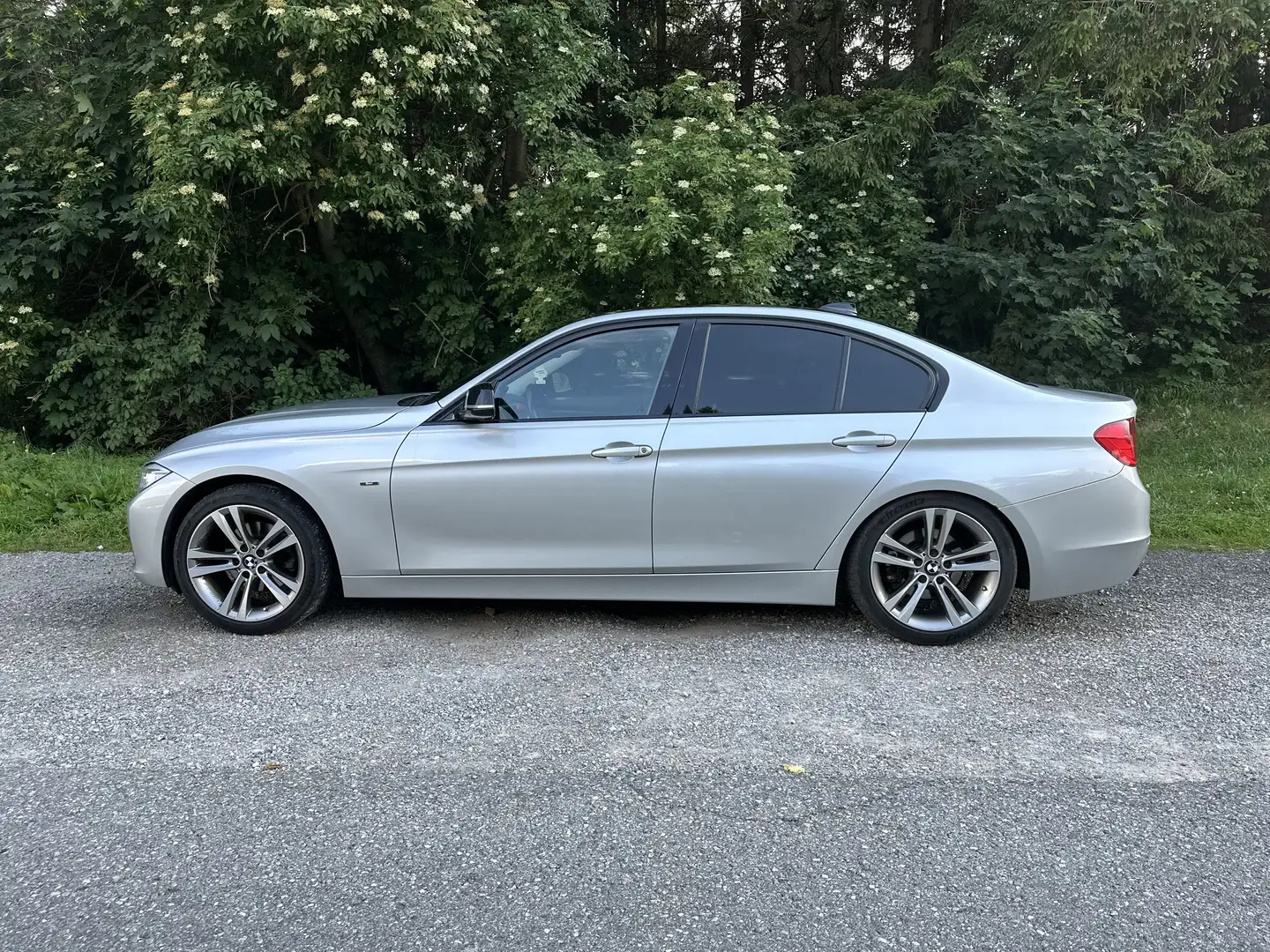 BMW 320 320d Aut. - 1