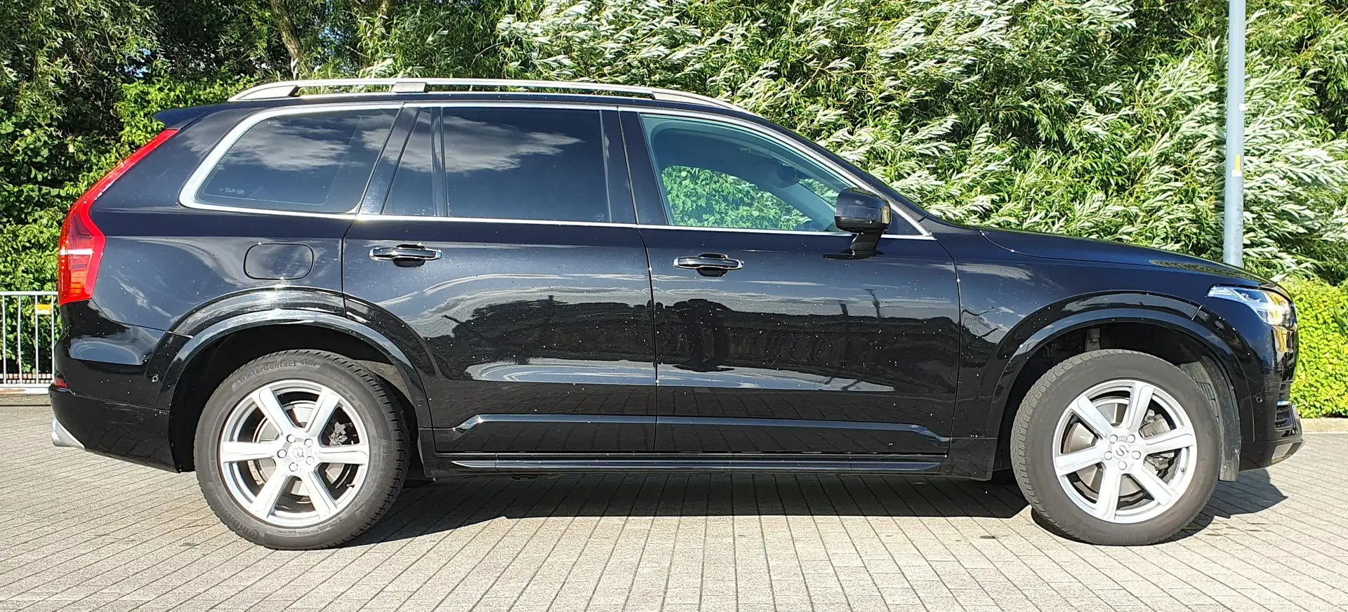 Volvo XC90 XC90 D5 AWD Geartronic Momentum Zwart - 2