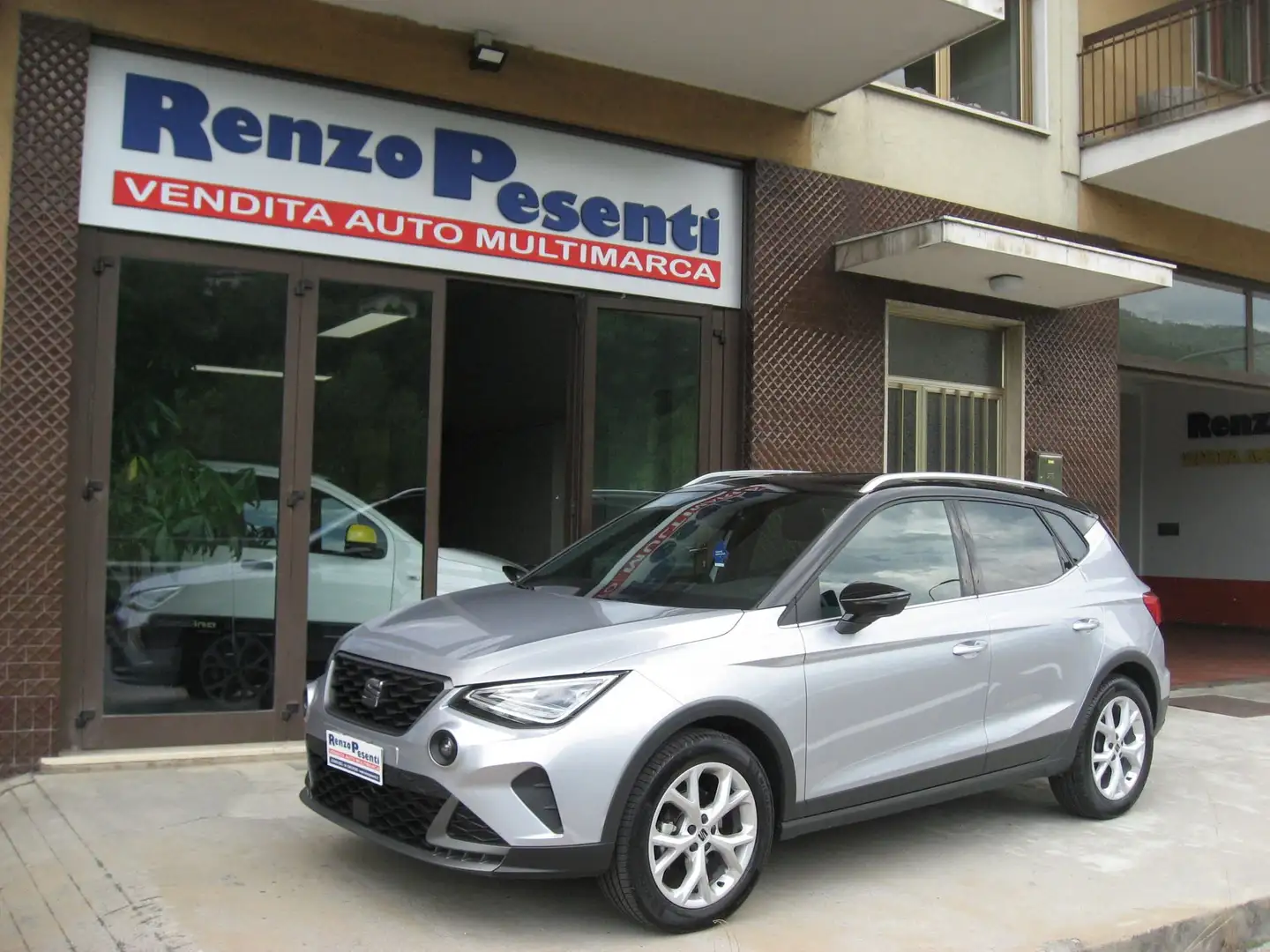 SEAT Arona 1.0 EcoTSI FR *PRONTA CONSEGNA* Ezüst - 1