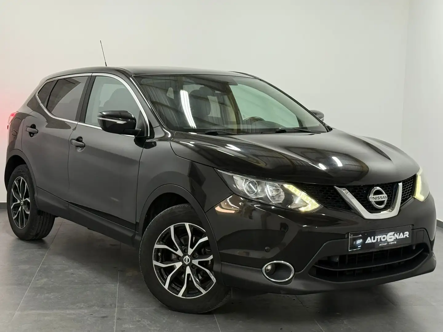 Nissan Qashqai 1.5 dCi 2WD EU5b - 1erMain - Carnet - Navi Noir - 1
