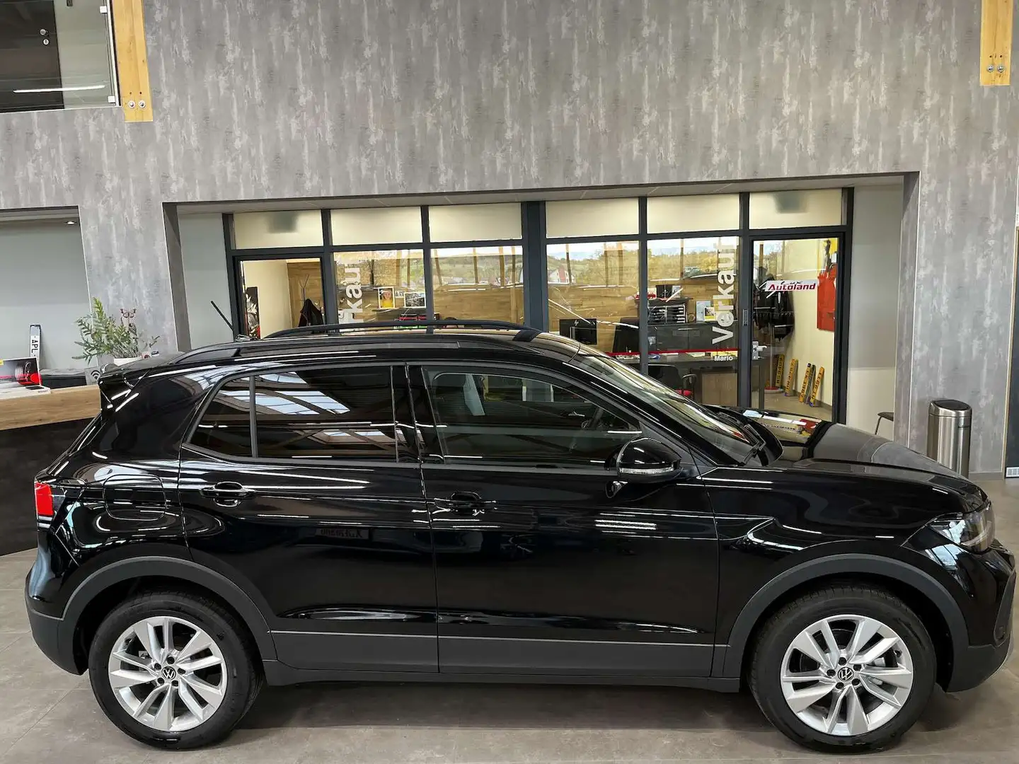 Volkswagen T-Cross 1.5 TSI DSG Life *Kamera*SHZ*AppC.* 3 JG Zwart - 2