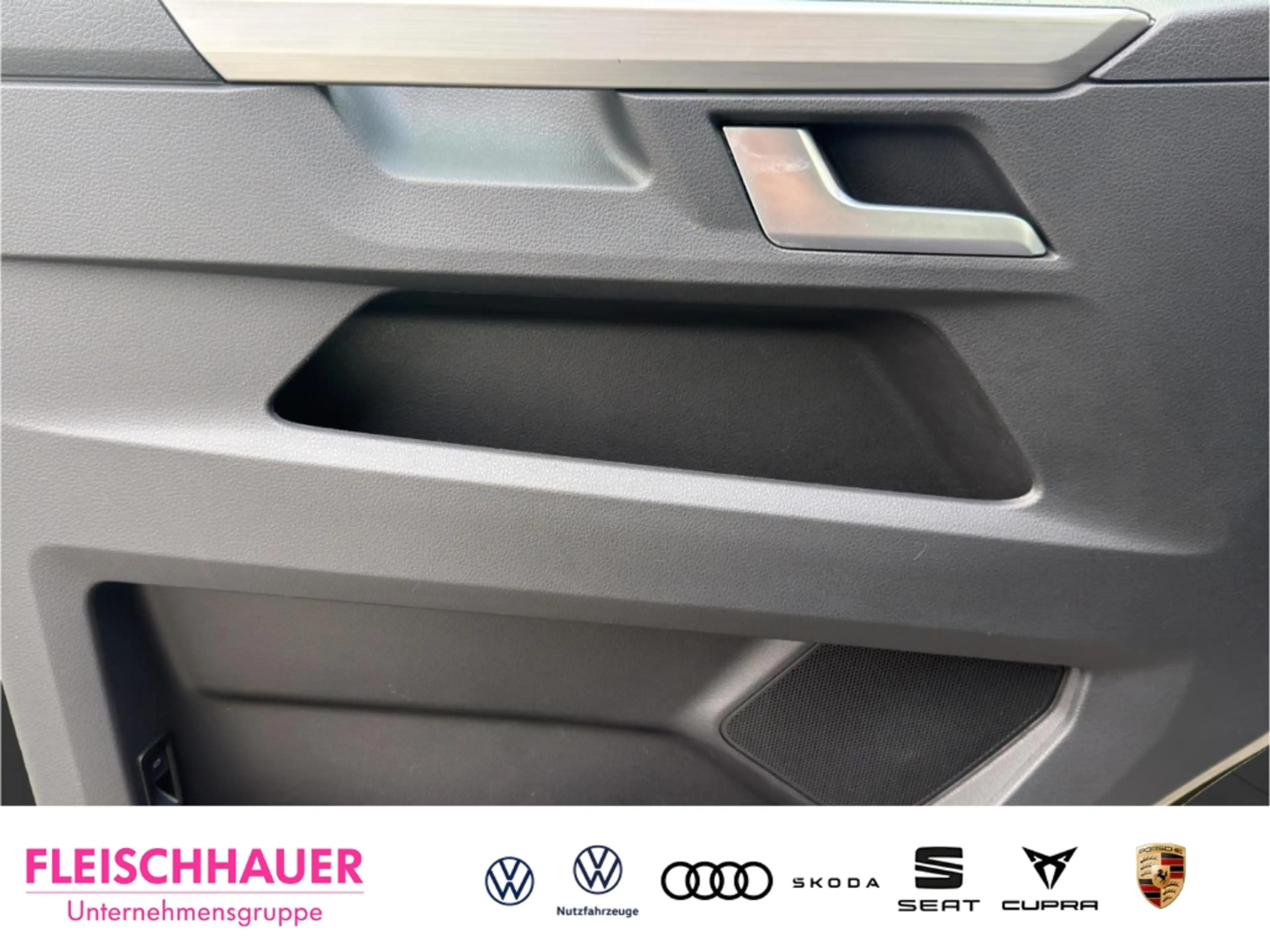 Volkswagen T6.1 Multivan 2,0 TDI 4MOTION AHK+Navi+StHz+Leder+ACC+RK+PDC-Plu — photo 10