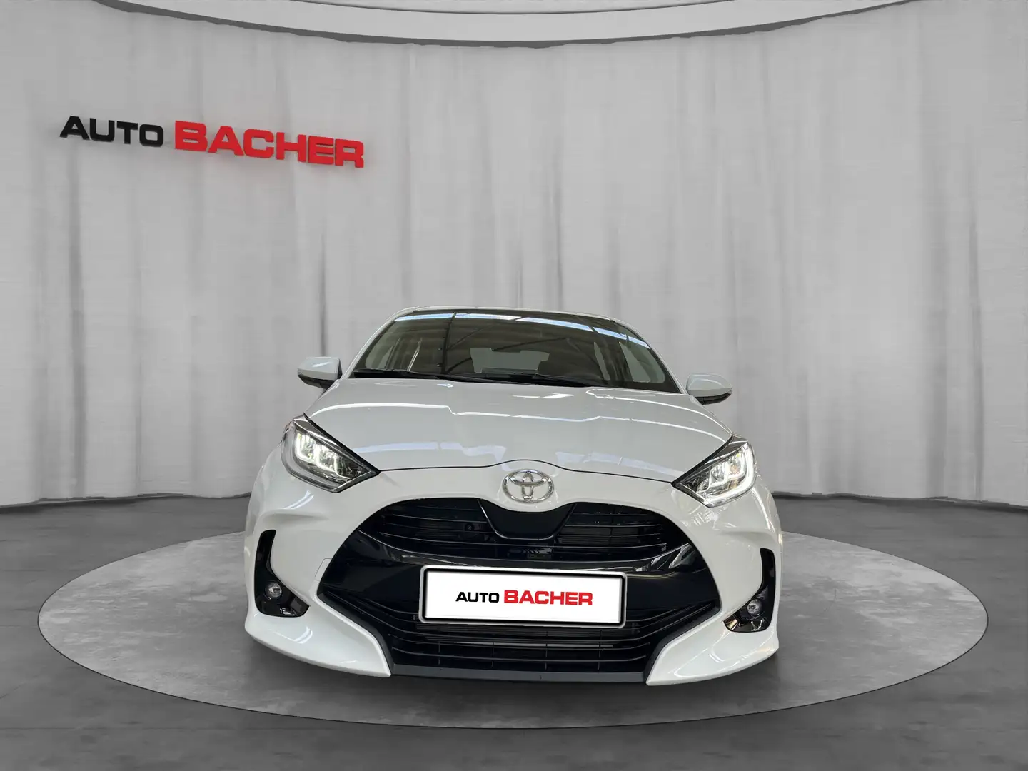 Toyota Yaris 1,5 l, 116 PS Active Drive Blanc - 2