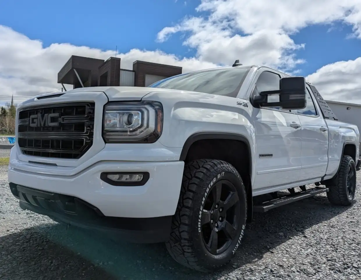 GMC Sierra 1500 photo GMC Sierra 1500