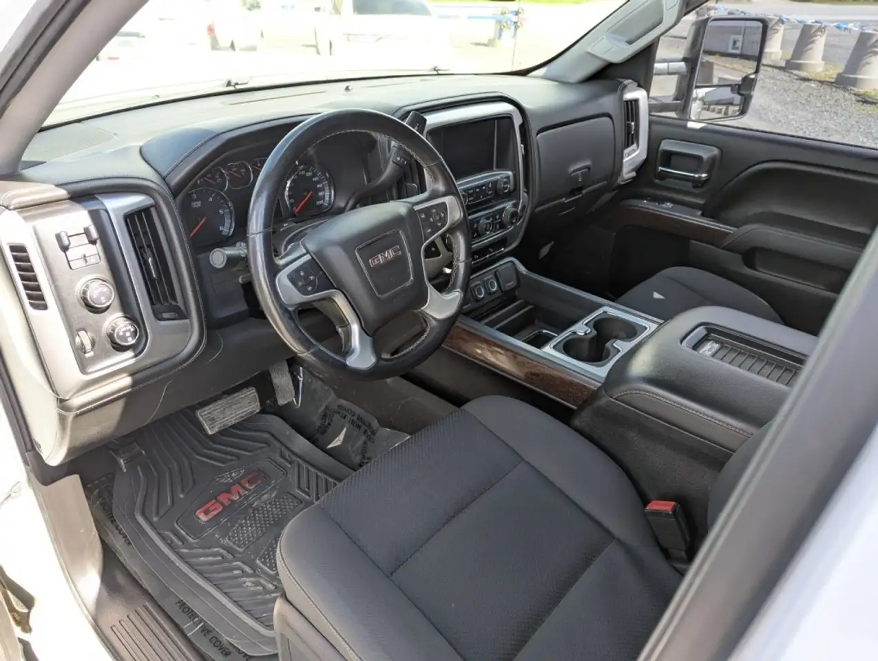 GMC Sierra 1500 photo GMC Sierra 1500
