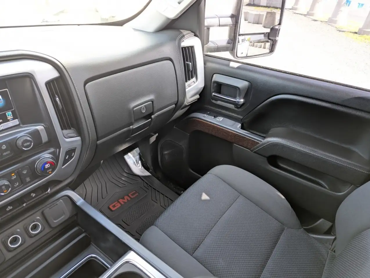 GMC Sierra 1500 photo GMC Sierra 1500