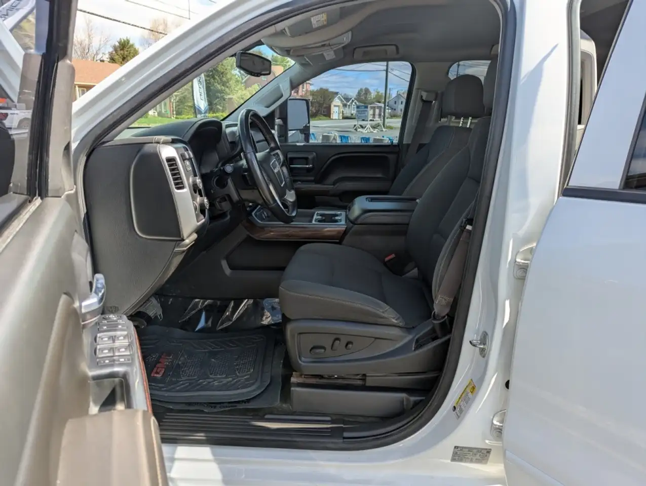 GMC Sierra 1500 photo GMC Sierra 1500