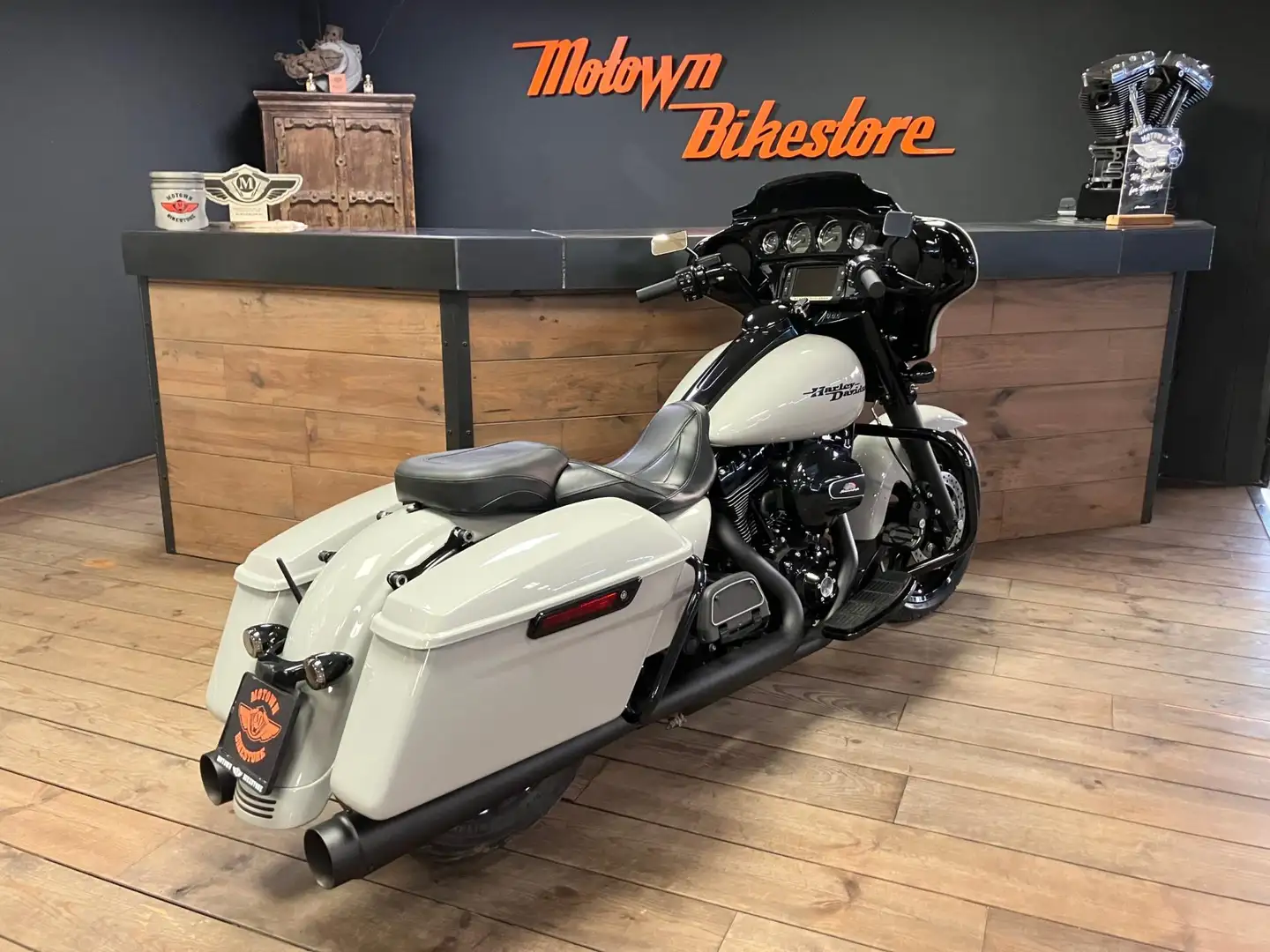 Harley-Davidson Street Glide FLHXS 103Ci Streetglide Special Kreide Grey Black Šedá - 2