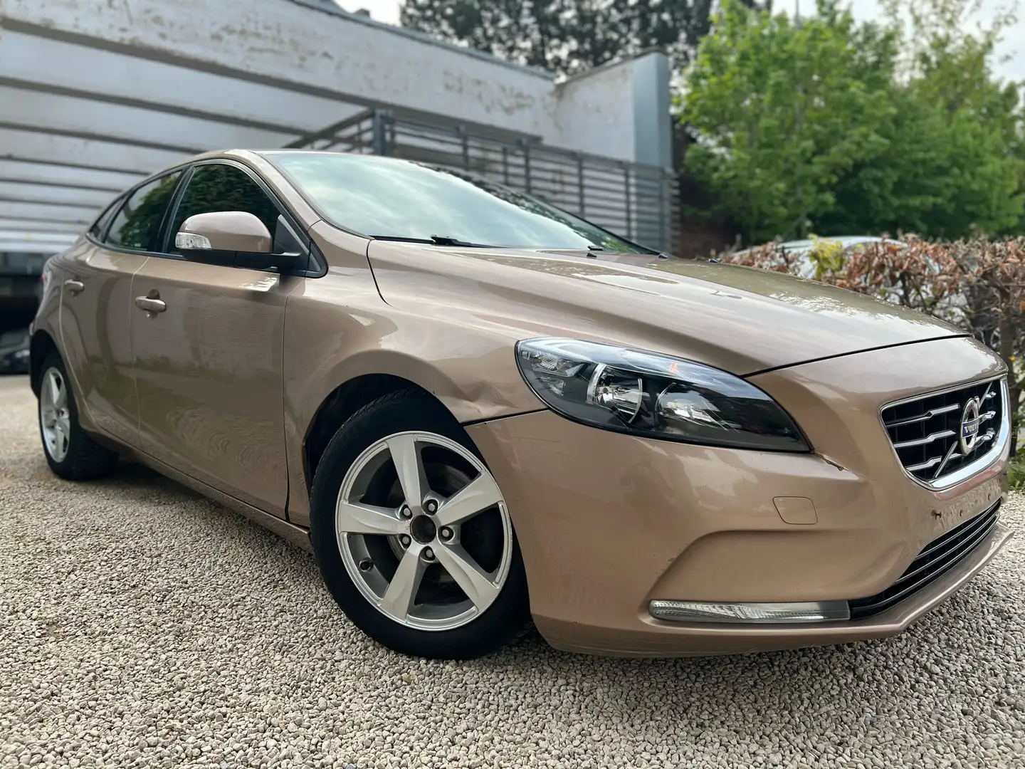 Volvo V40 1.6 D2 Momentum Brown - 1