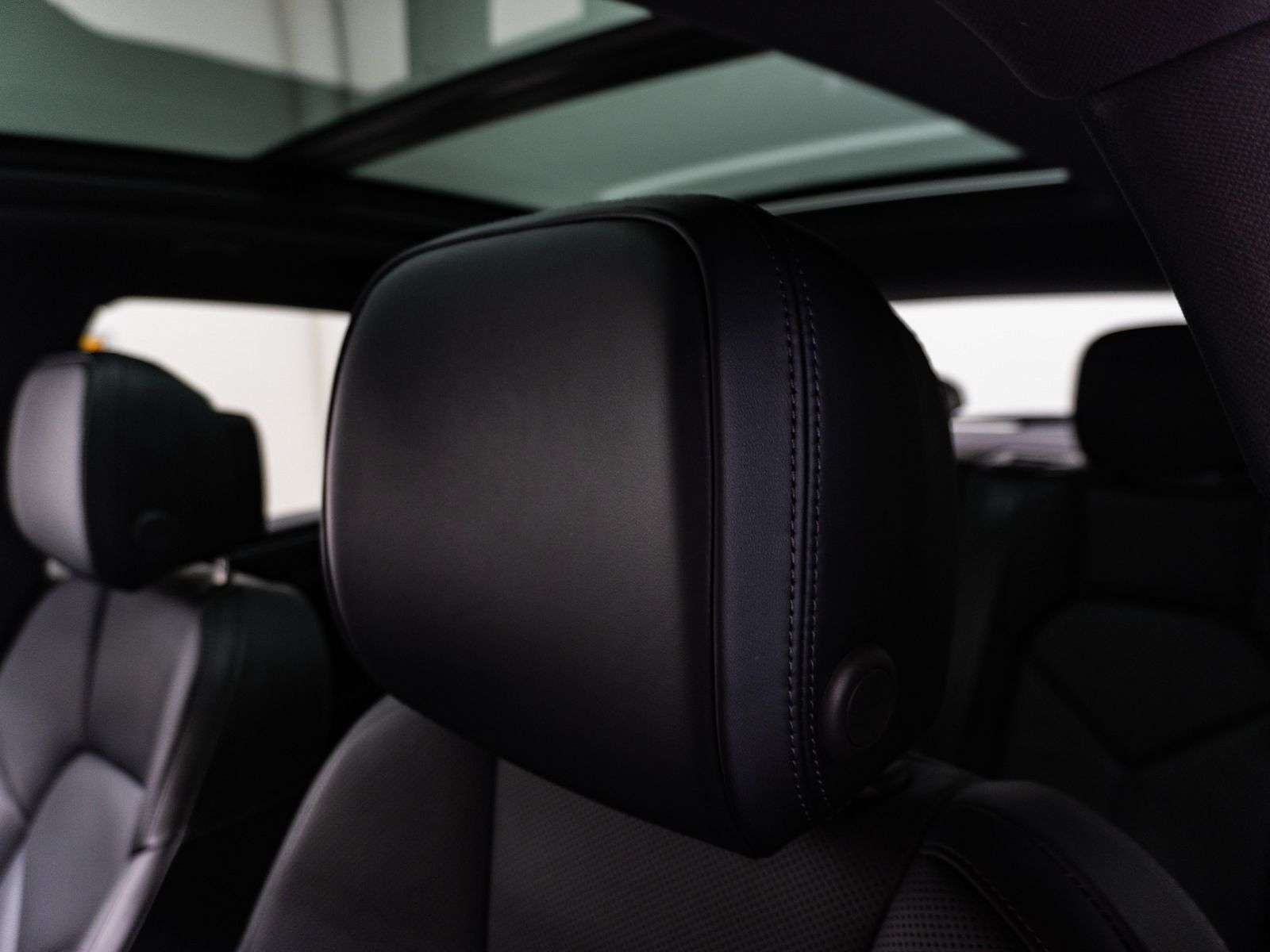 2023 Porsche Macan | One Owner, No Accidents, Excellent Condition thumb 23