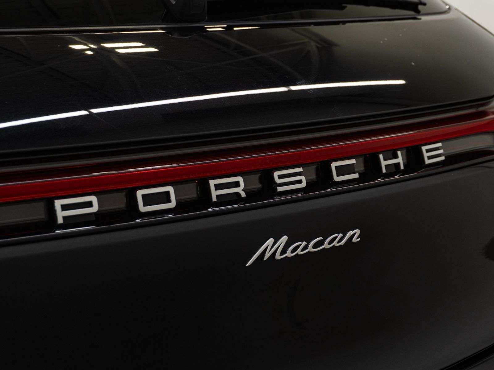 2023 Porsche Macan | One Owner, No Accidents, Excellent Condition thumb 12