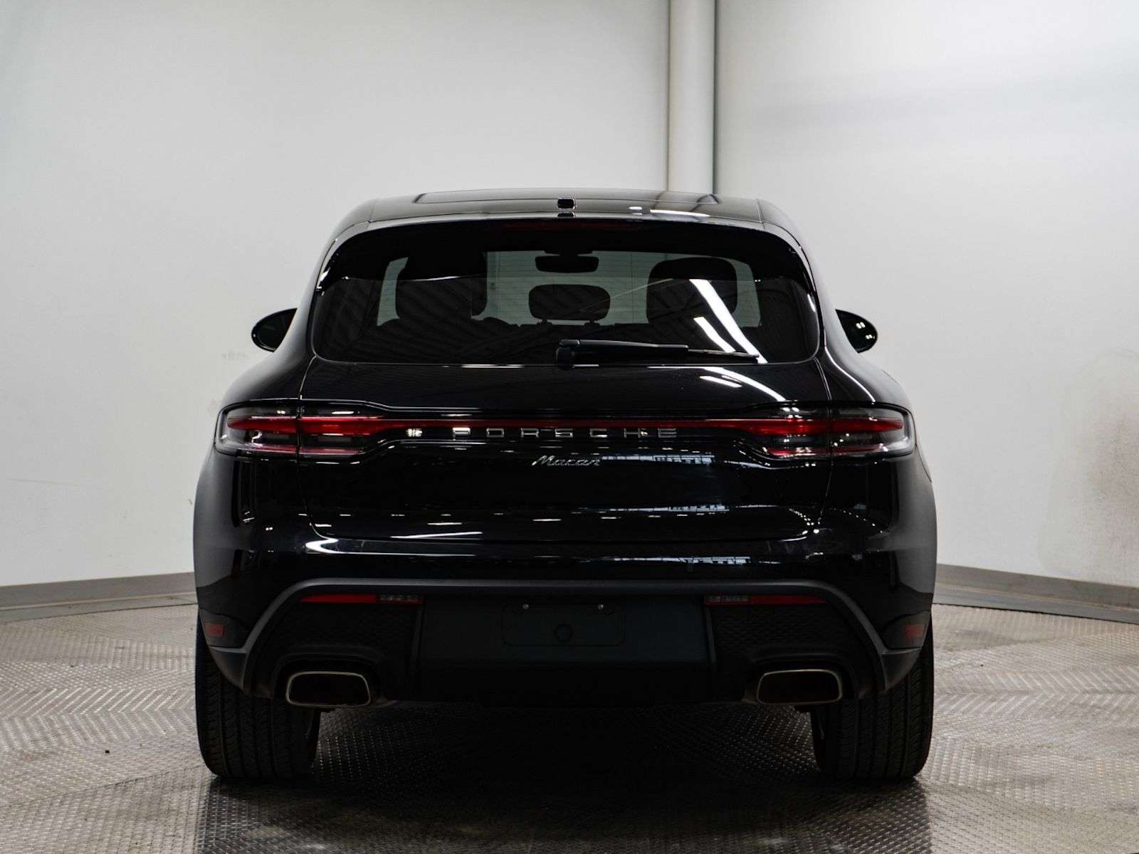 2023 Porsche Macan | One Owner, No Accidents, Excellent Condition thumb 6