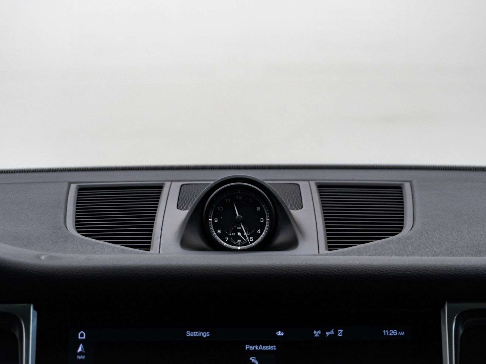 2023 Porsche Macan | One Owner, No Accidents, Excellent Condition thumb 32