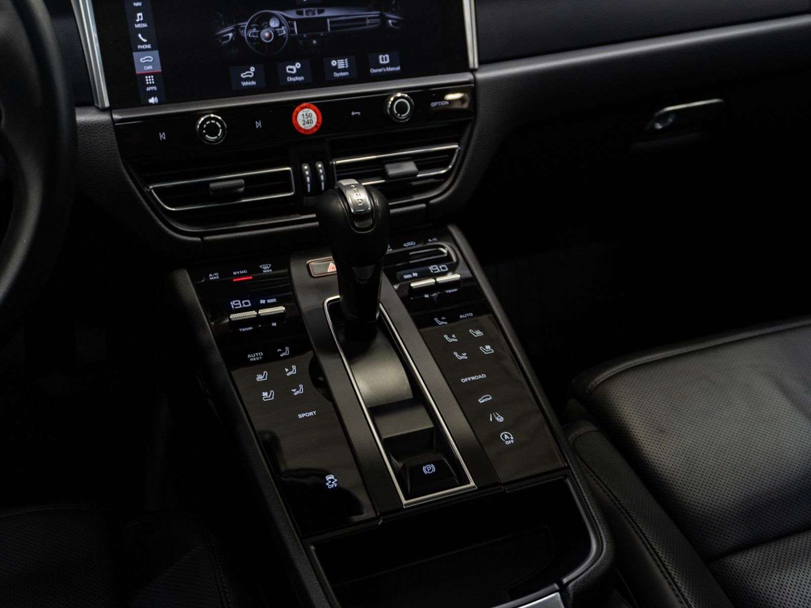 2023 Porsche Macan | One Owner, No Accidents, Excellent Condition thumb 18