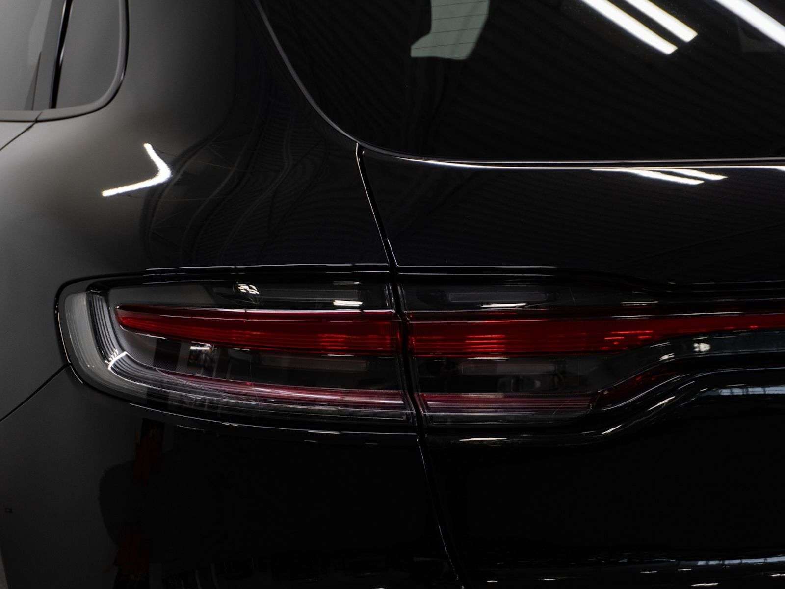 2023 Porsche Macan | One Owner, No Accidents, Excellent Condition thumb 14