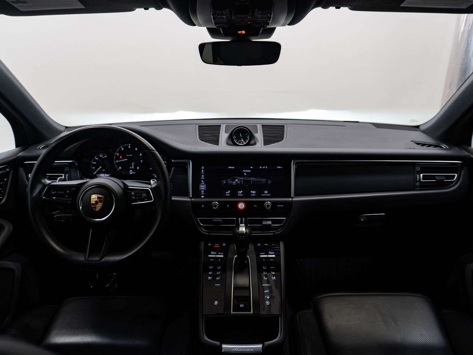 2023 Porsche Macan | One Owner, No Accidents, Excellent Condition thumb 31