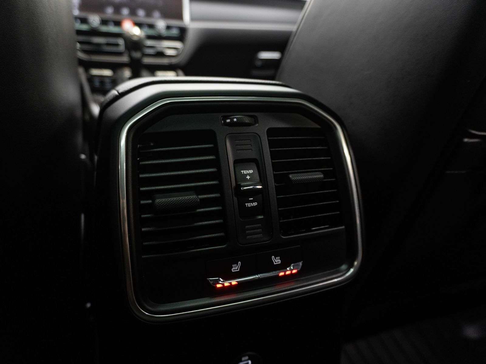 2023 Porsche Macan | One Owner, No Accidents, Excellent Condition thumb 20