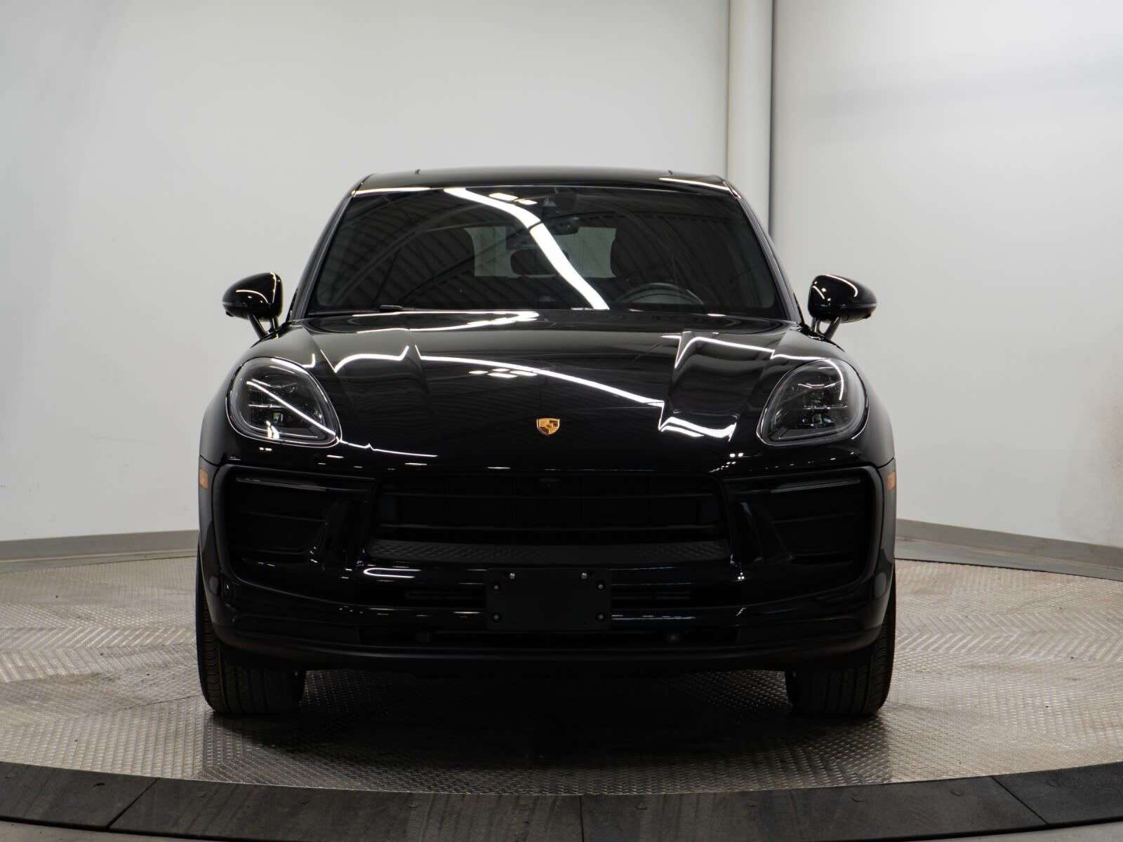 2023 Porsche Macan | One Owner, No Accidents, Excellent Condition thumb 8