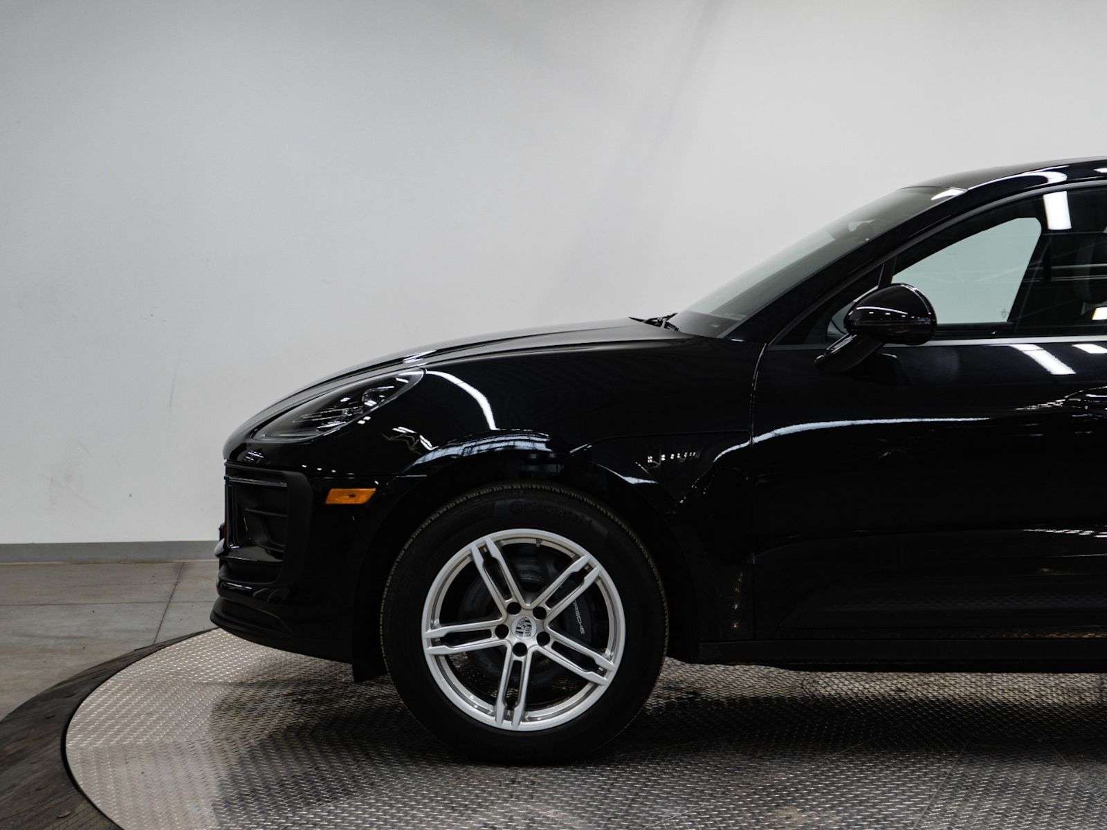 2023 Porsche Macan | One Owner, No Accidents, Excellent Condition thumb 9
