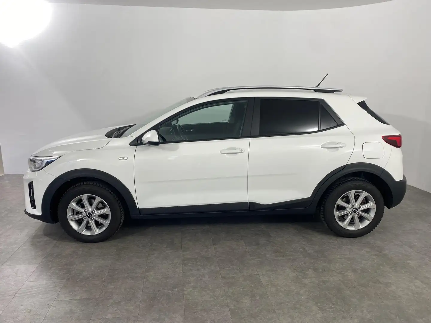 Kia Stonic 1.2 Silber 62 kW (84 PS), Schalt. 5-Gang Weiß - 2