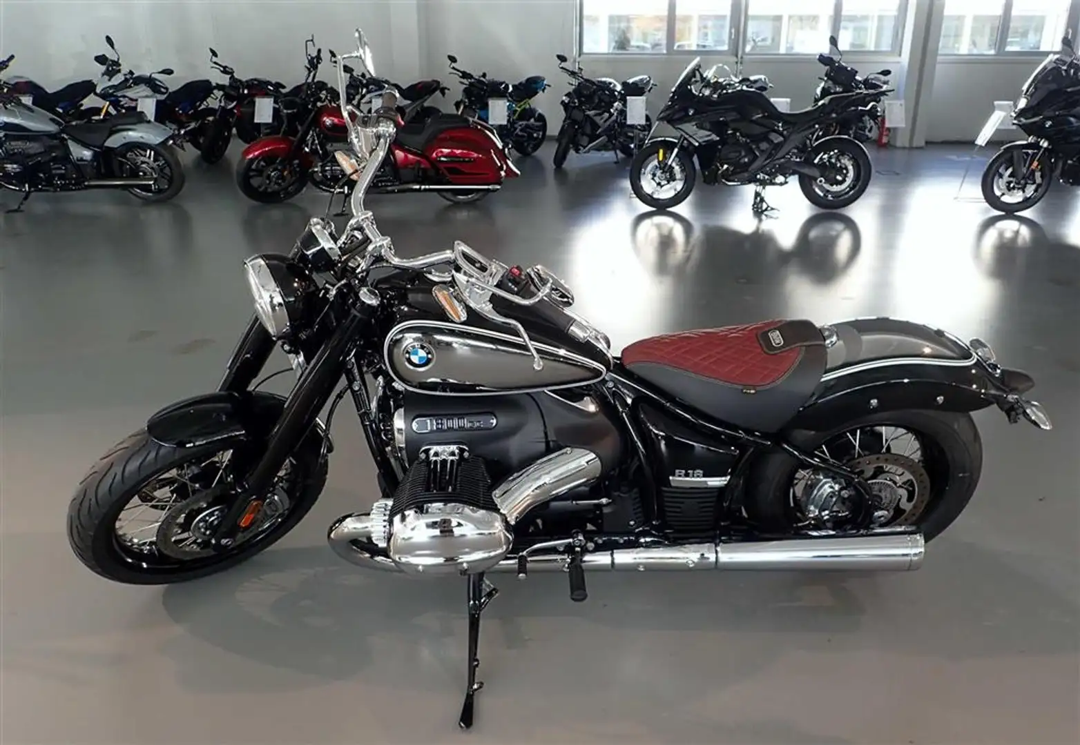 BMW R 18 Sondermodell 100 Jahre / 100 years Silber - 2