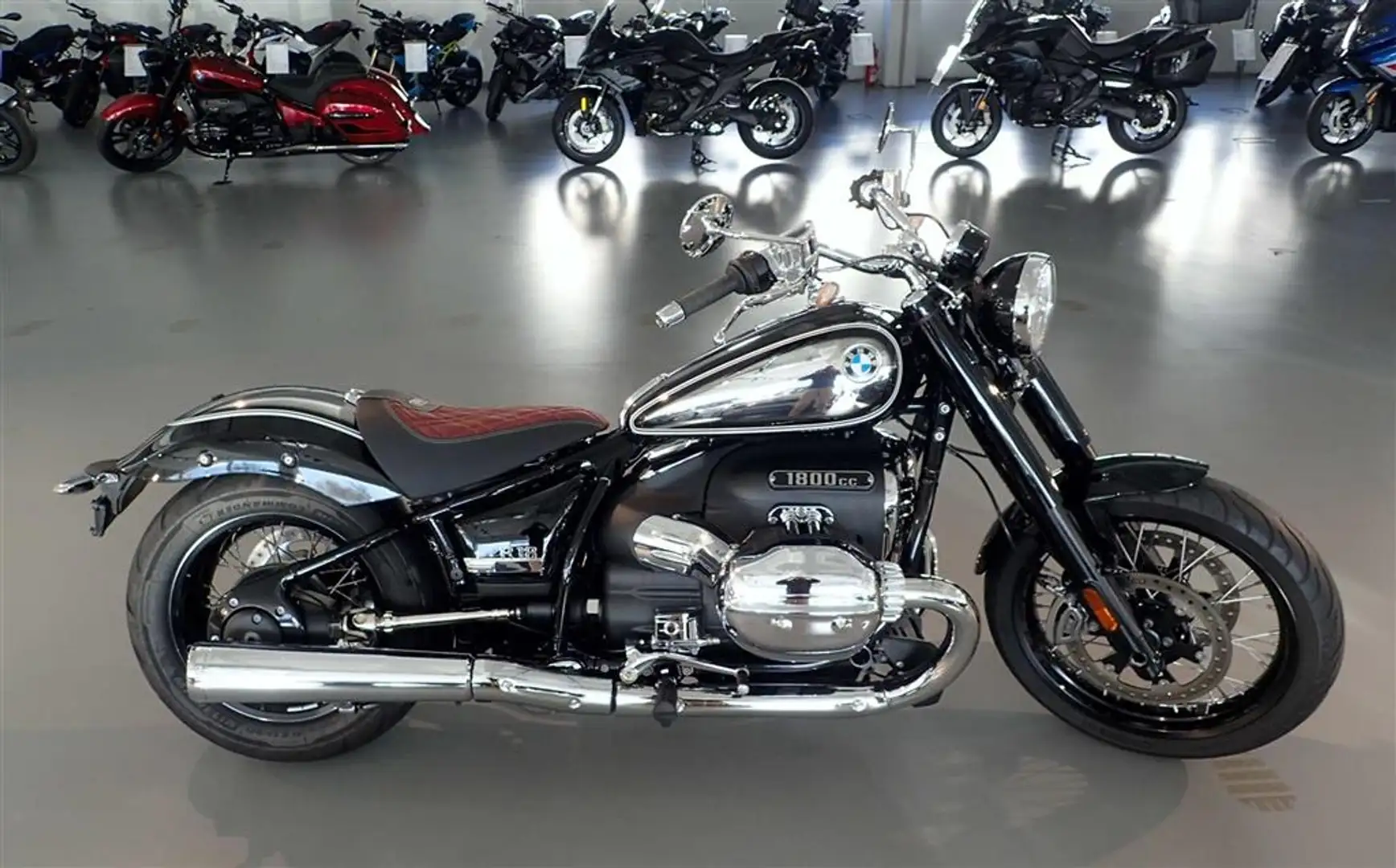 BMW R 18 Sondermodell 100 Jahre / 100 years Silber - 1