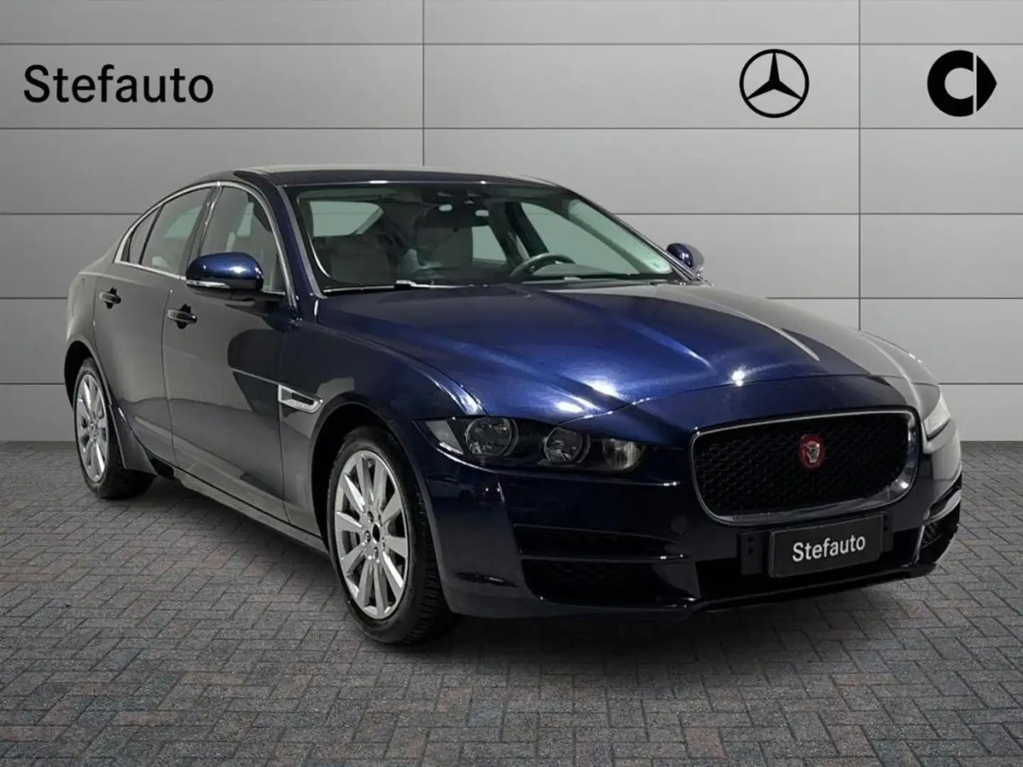 Jaguar XE 2.0 D 180 CV Prestige Business Edition Modrá - 1