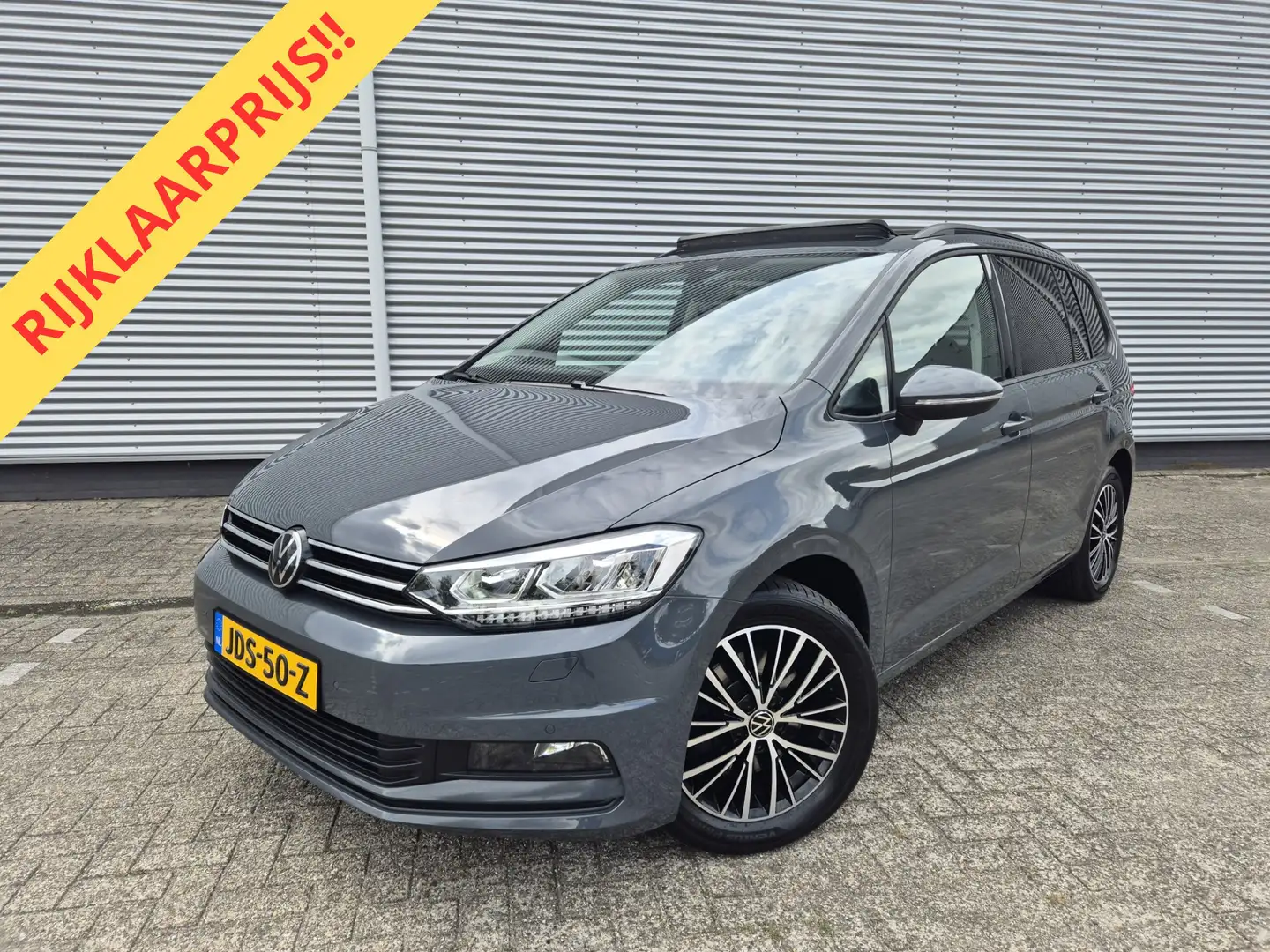 Volkswagen Touran 1.5 TSI 7p Autom,Panorama,airco,adap cruise,nav/ca Grijs - 1