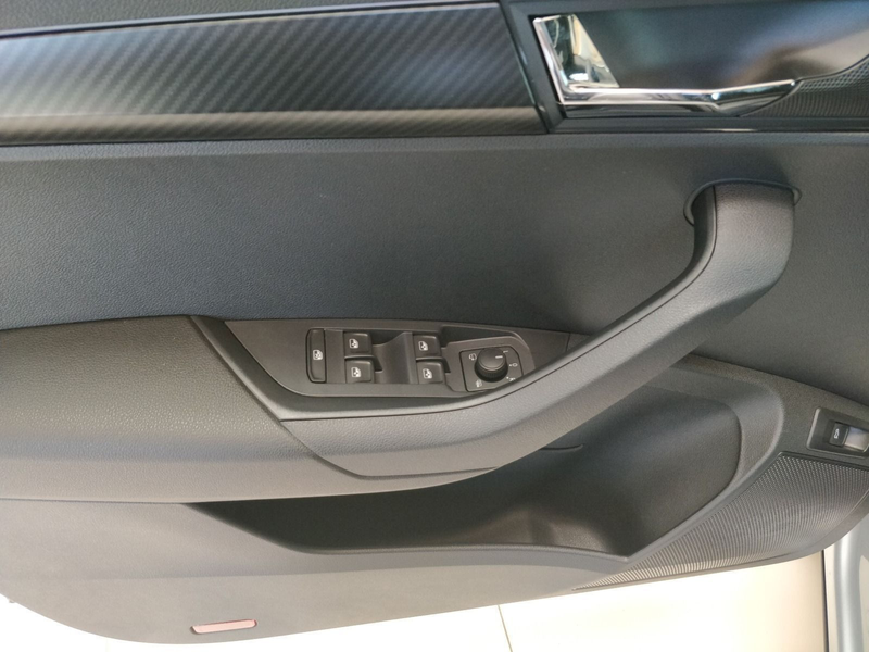 Skoda Karoq 2.0 TSI Sportline 4x4 190PS AHK PANO RFK L — photo 12