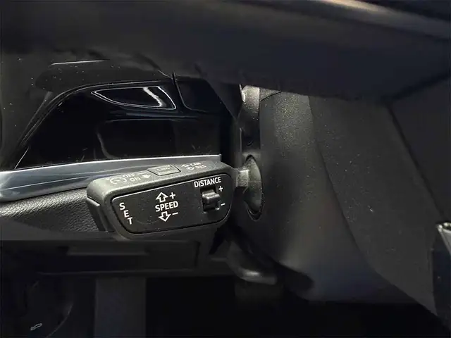 Audi Q3 view 14