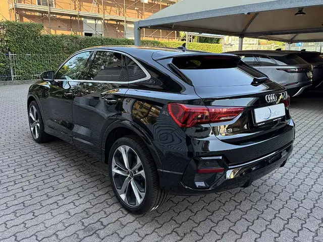 Audi Q3 view 7