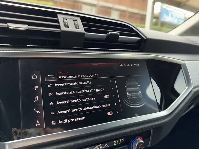 Audi Q3 view 21