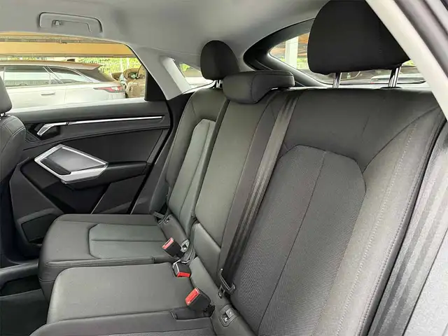 Audi Q3 view 30