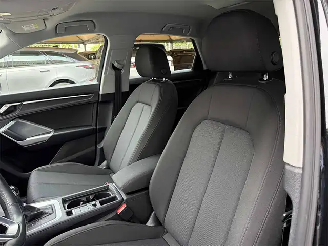 Audi Q3 view 25