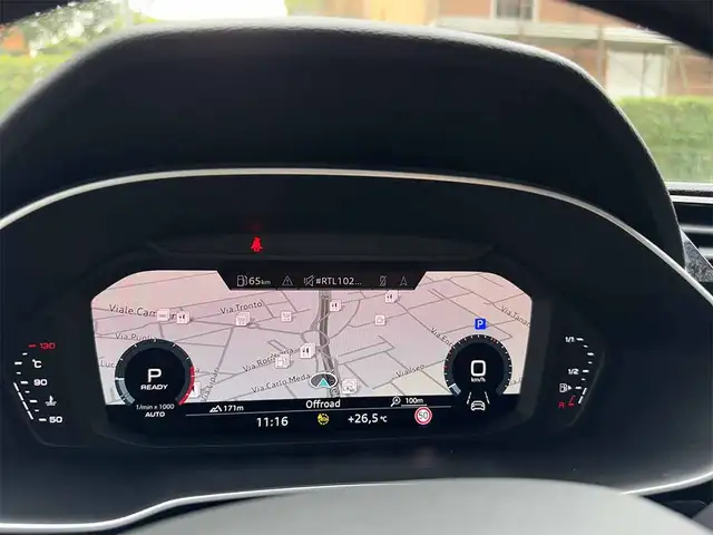 Audi Q3 view 13