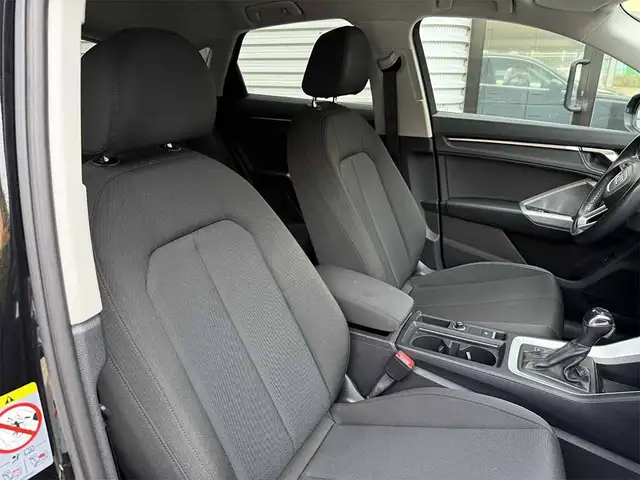 Audi Q3 view 26